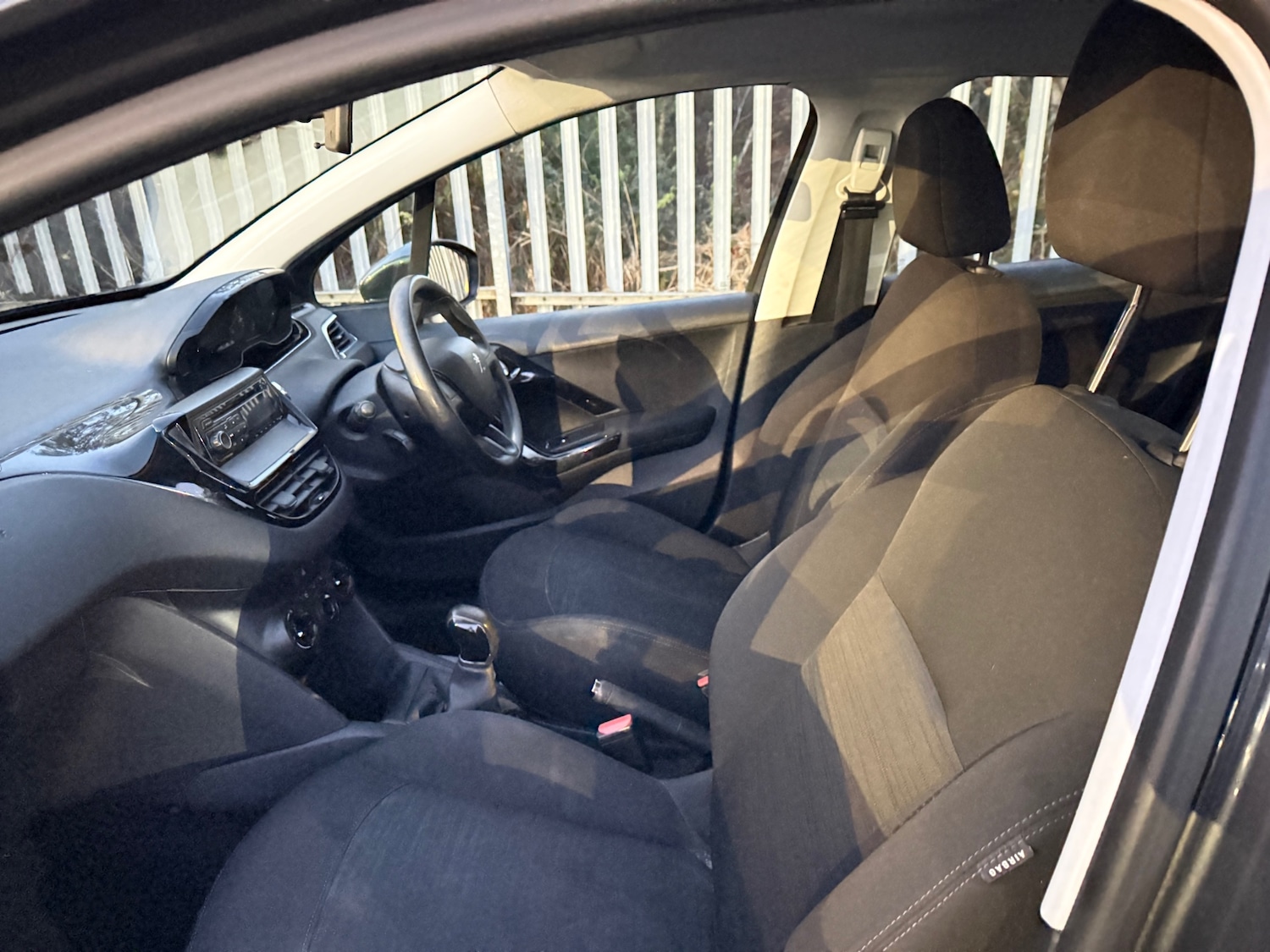 Used Peugeot 208 2012 for sale - 76613528: Photo 27