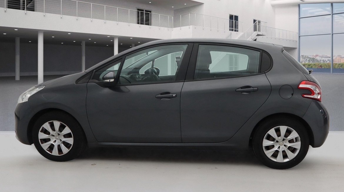 Used Peugeot 208 2012 for sale - 76613528: Photo 8