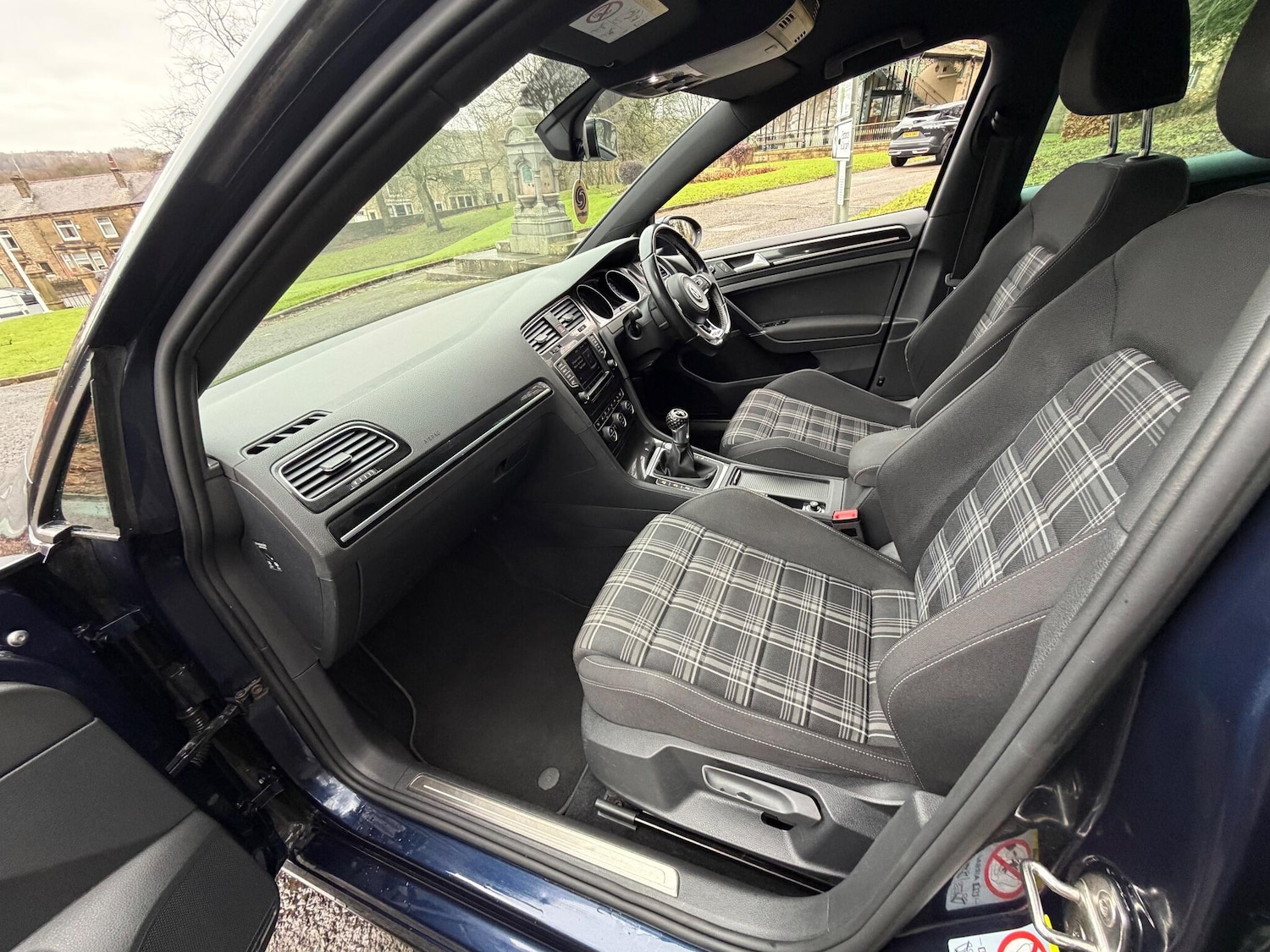 Used Volkswagen Golf 2017 for sale - 77144294: Photo 35