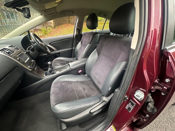 Used Toyota Avensis 2014 for sale - 76307625: Photo 31
