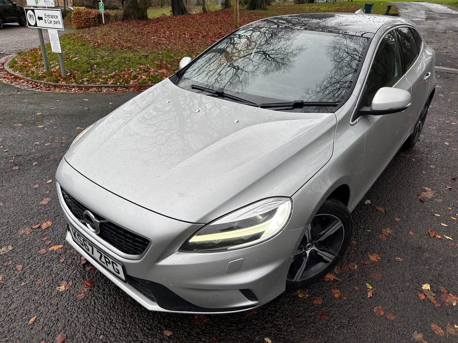 Used Volvo V40 2017 for sale - 76584355: Photo 2