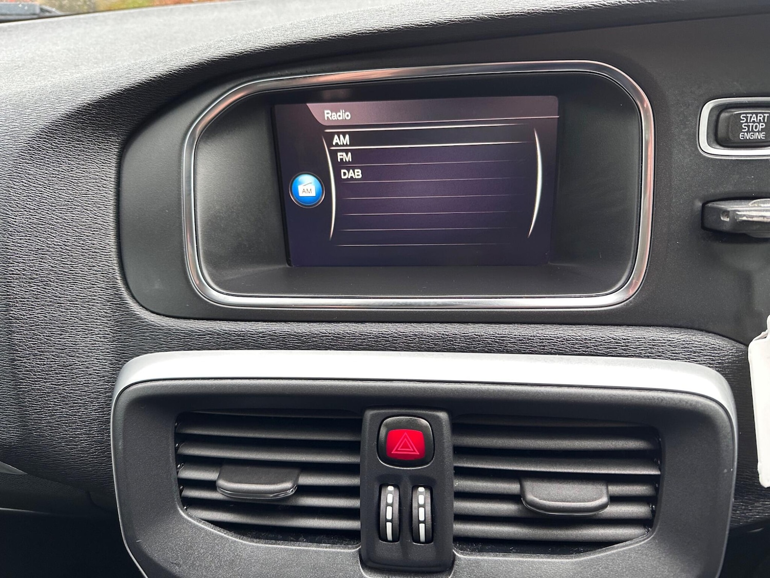 Used Volvo V40 2017 for sale - 76584355: Photo 28