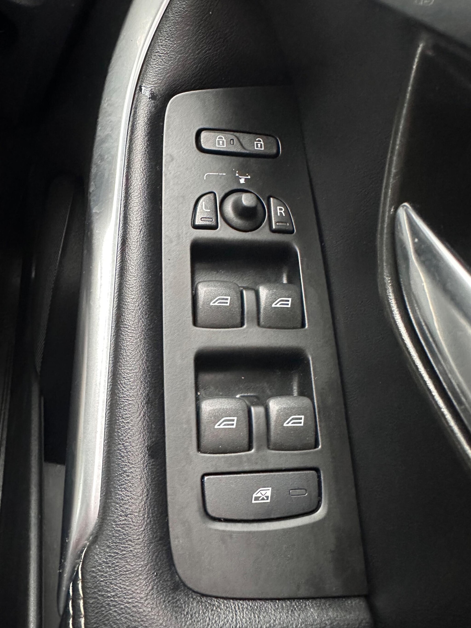 Used Volvo V40 2017 for sale - 76584355: Photo 44