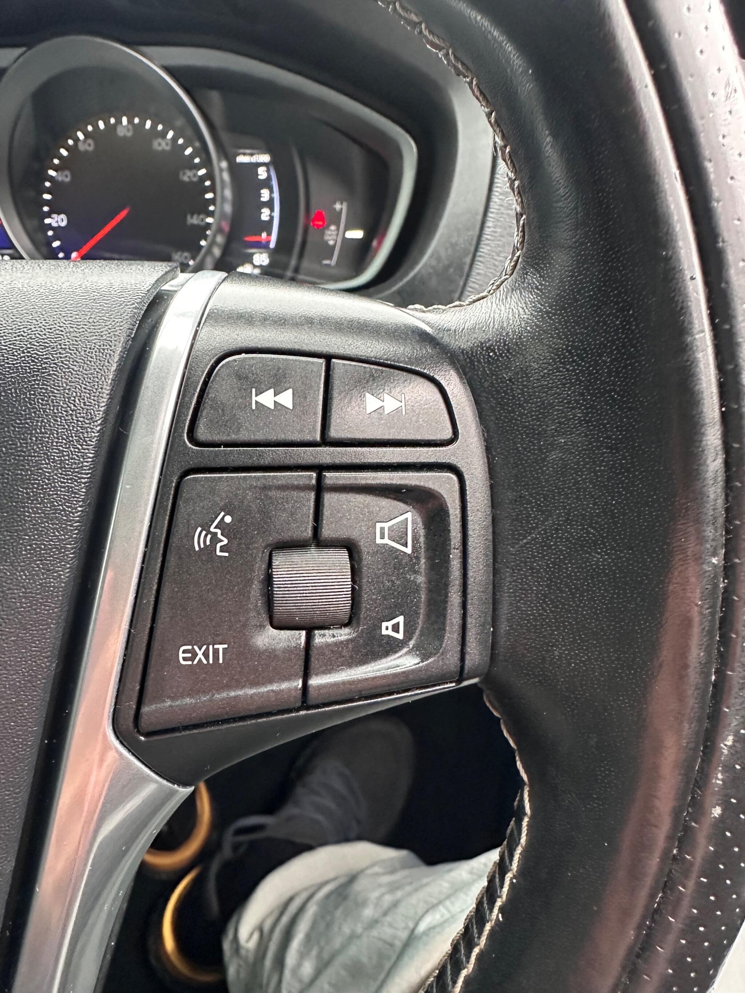 Used Volvo V40 2017 for sale - 76584355: Photo 46