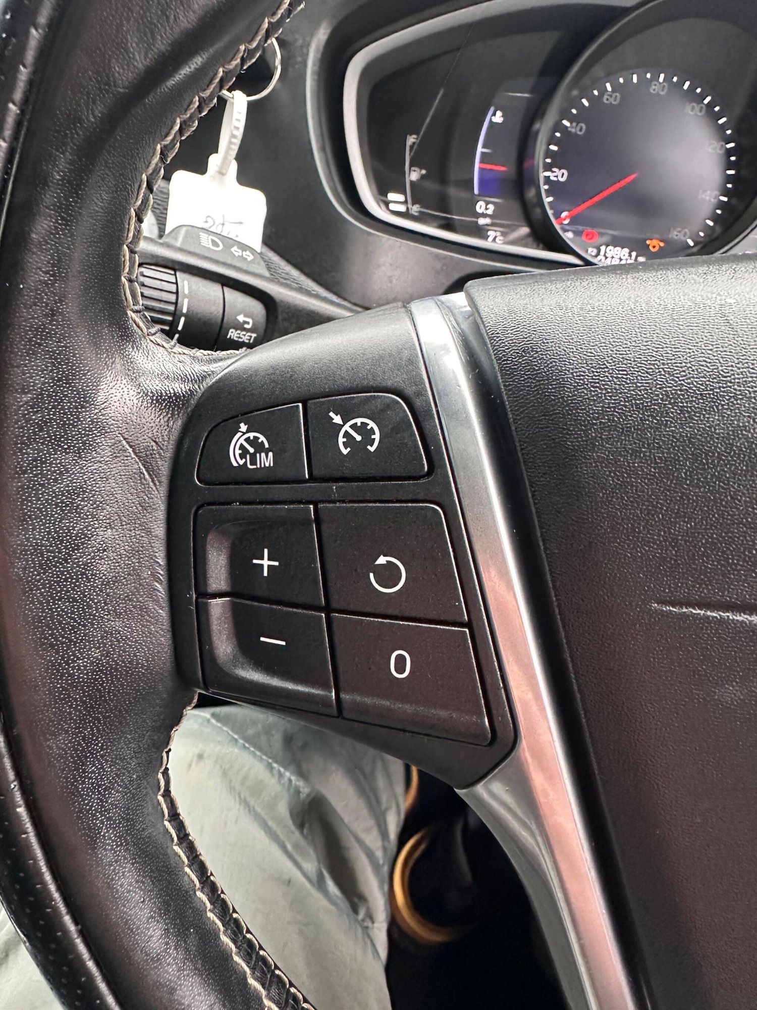 Used Volvo V40 2017 for sale - 76584355: Photo 47