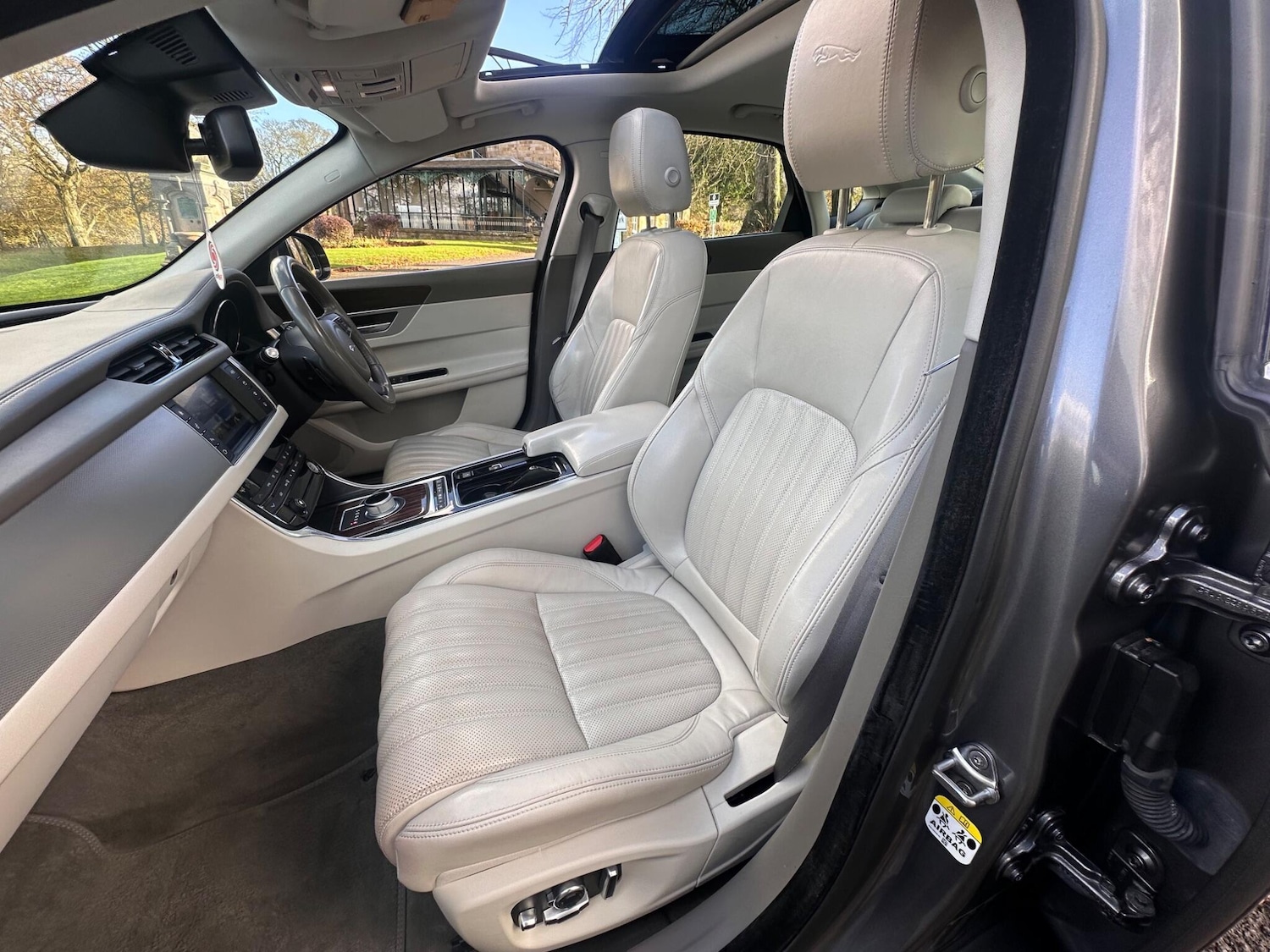 Used Jaguar XF for sale - 76573495: Photo 28