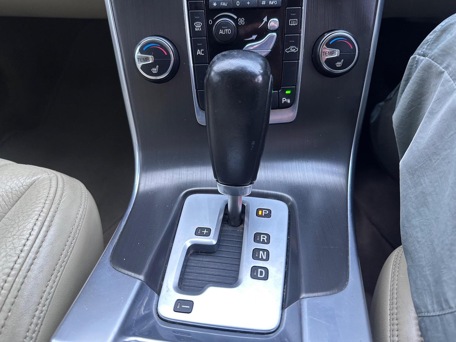 Used Volvo V60 2012 for sale - 77645738: Photo 30