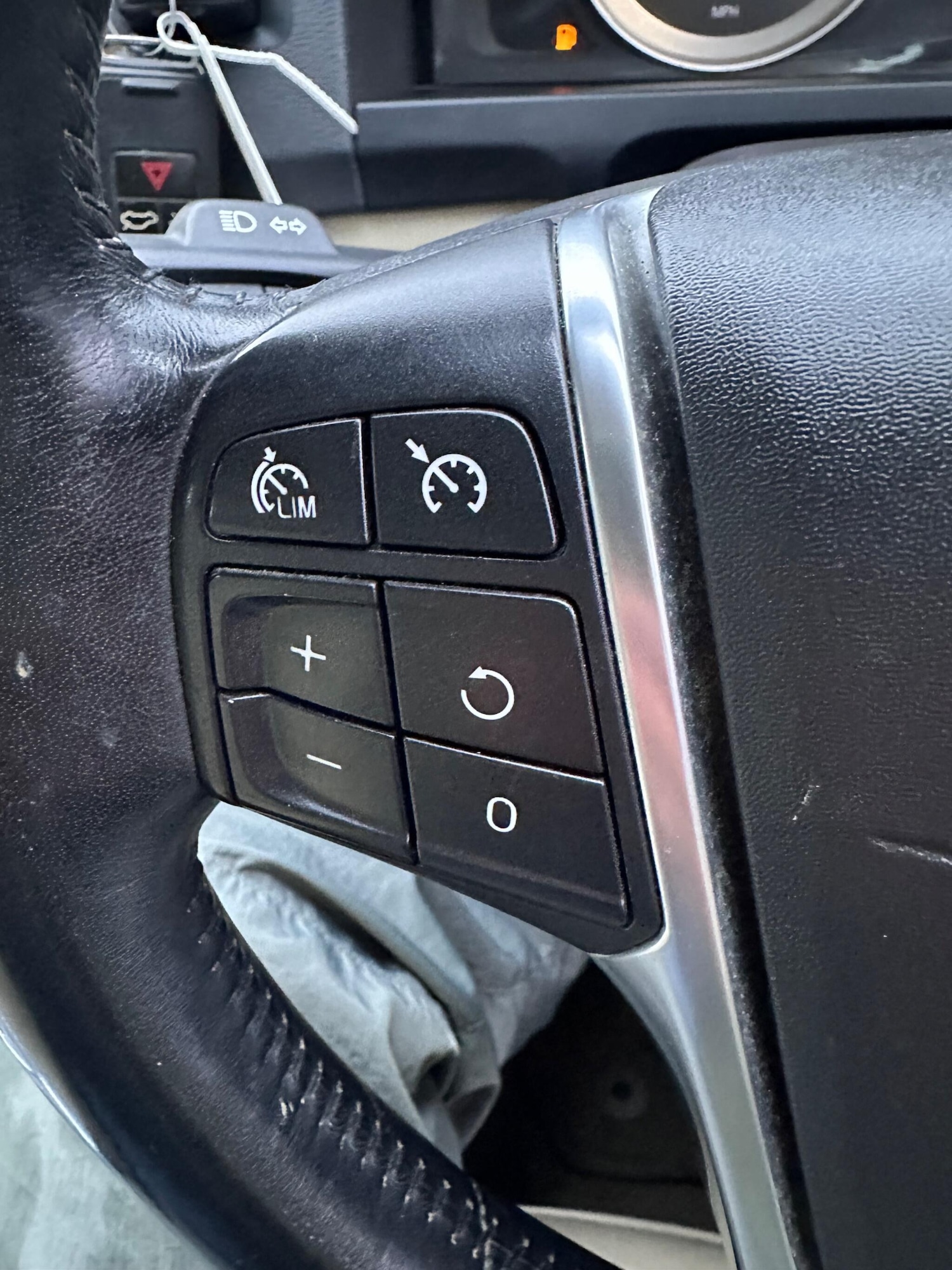 Used Volvo V60 2012 for sale - 77645738: Photo 45