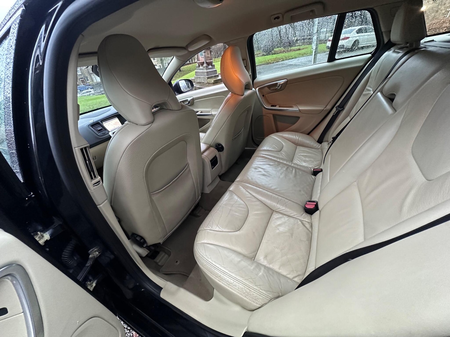 Used Volvo V60 2012 for sale - 76849960: Photo 32