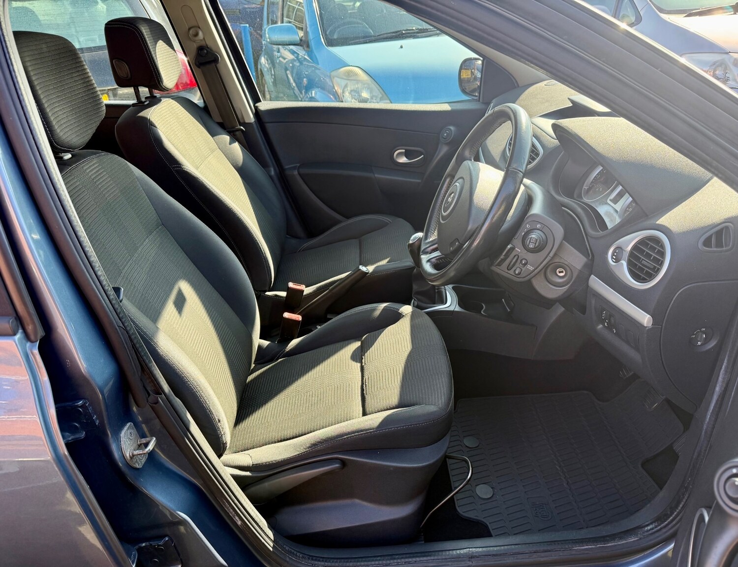 Used Renault Clio 2009 for sale - 77746288: Photo 9