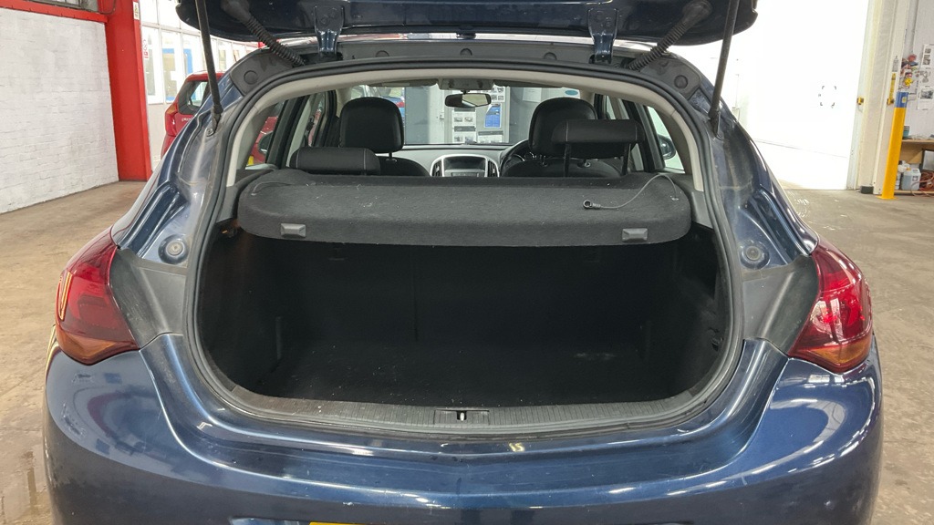 Used Vauxhall Astra 2011 for sale - 77211124: Photo 8