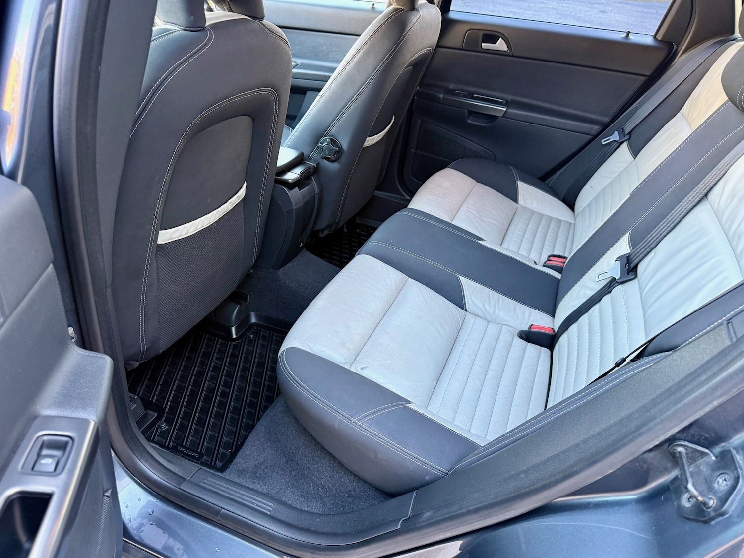 Used Volvo V50 2010 for sale - 77483789: Photo 11