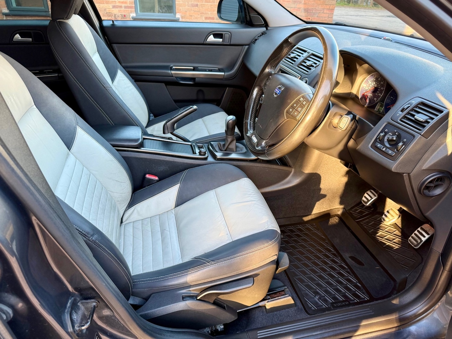 Used Volvo V50 2010 for sale - 77483789: Photo 15