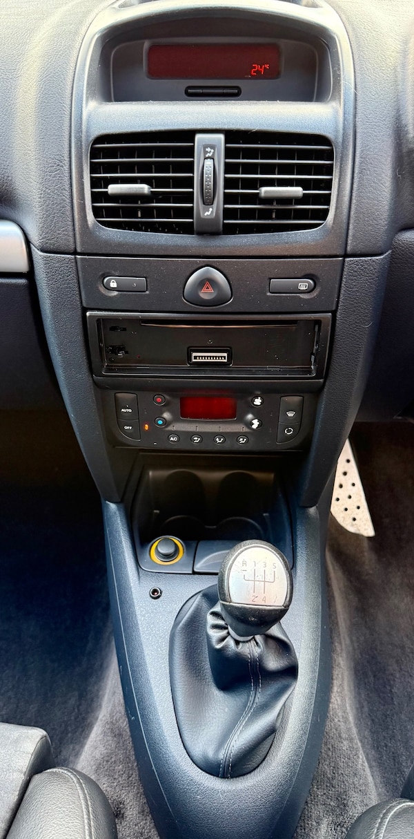 Used Renault Clio 2005 for sale - 76172245: Photo 37