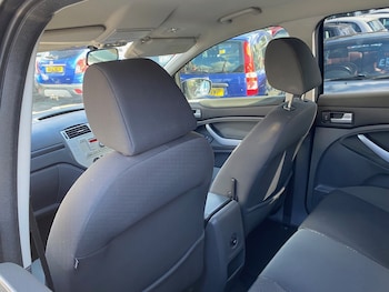 Used Ford Kuga 2010 for sale - 79000107: Photo