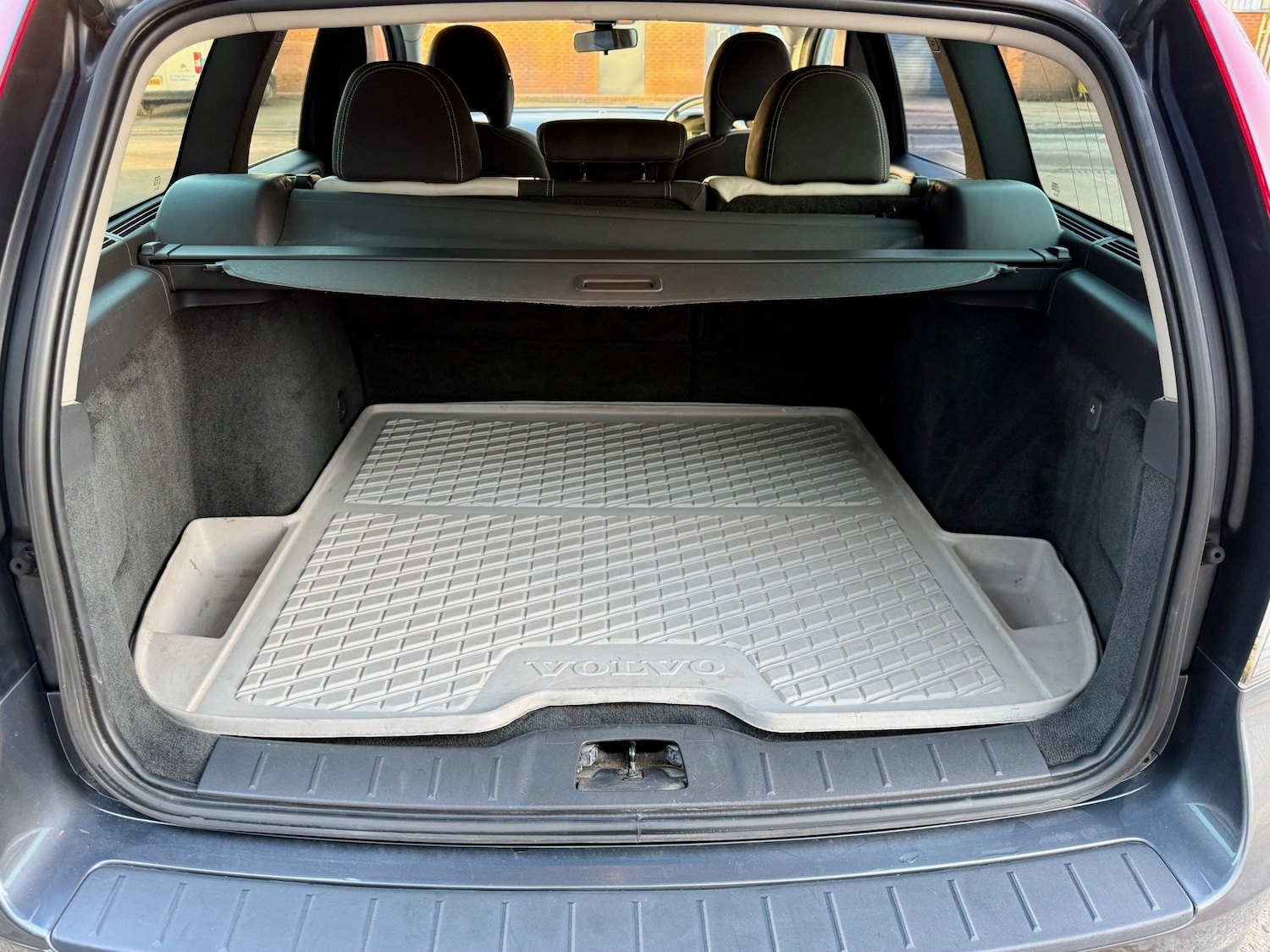 Used Volvo V50 2010 for sale - 76699111: Photo 12