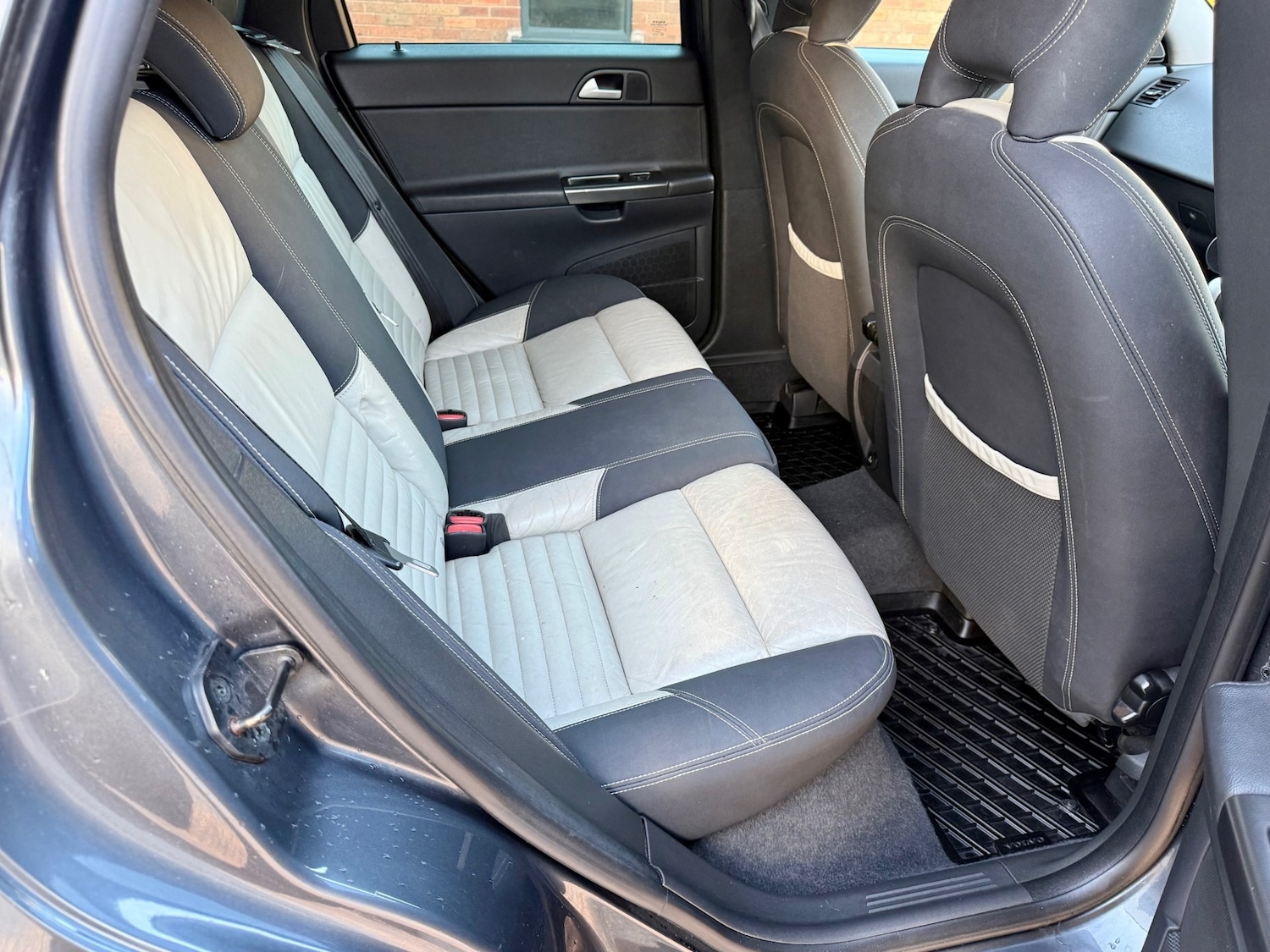 Used Volvo V50 2010 for sale - 76699111: Photo 13