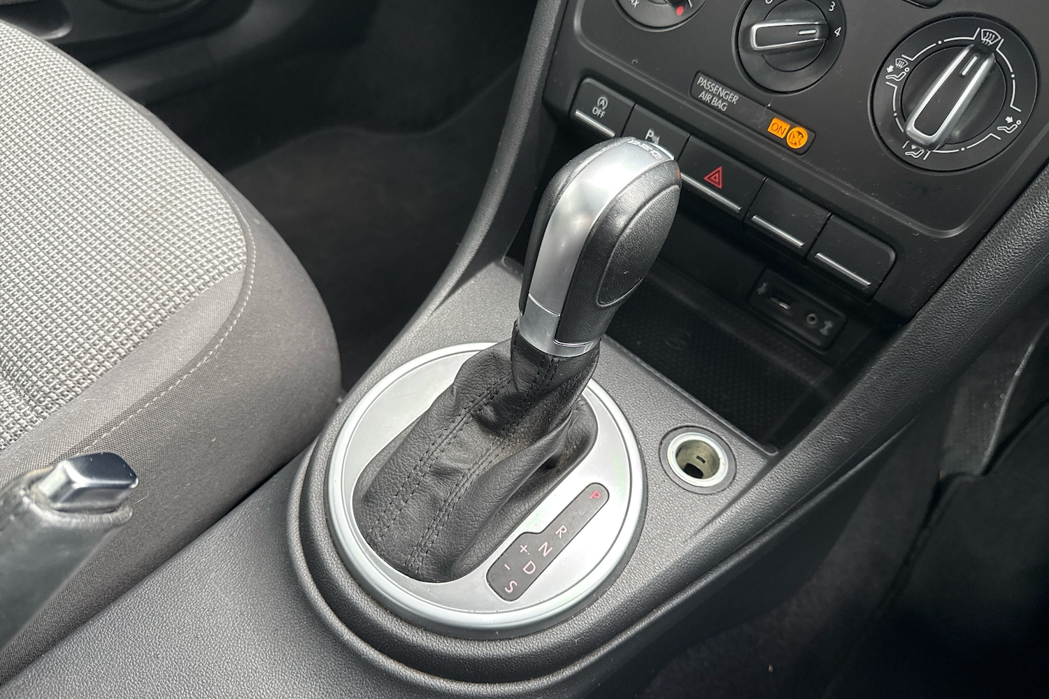 Used Volkswagen Beetle 2016 for sale - 77785900: Photo 14