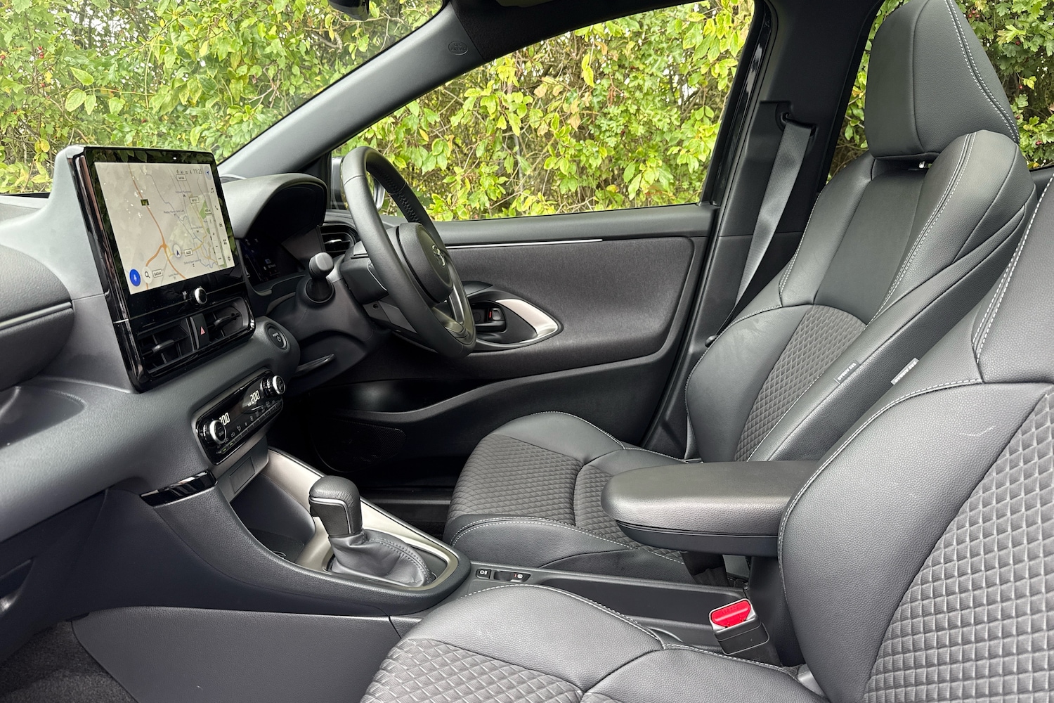 Used Mazda Mazda2 HYBRID 2024 for sale - 76717145: Photo 6