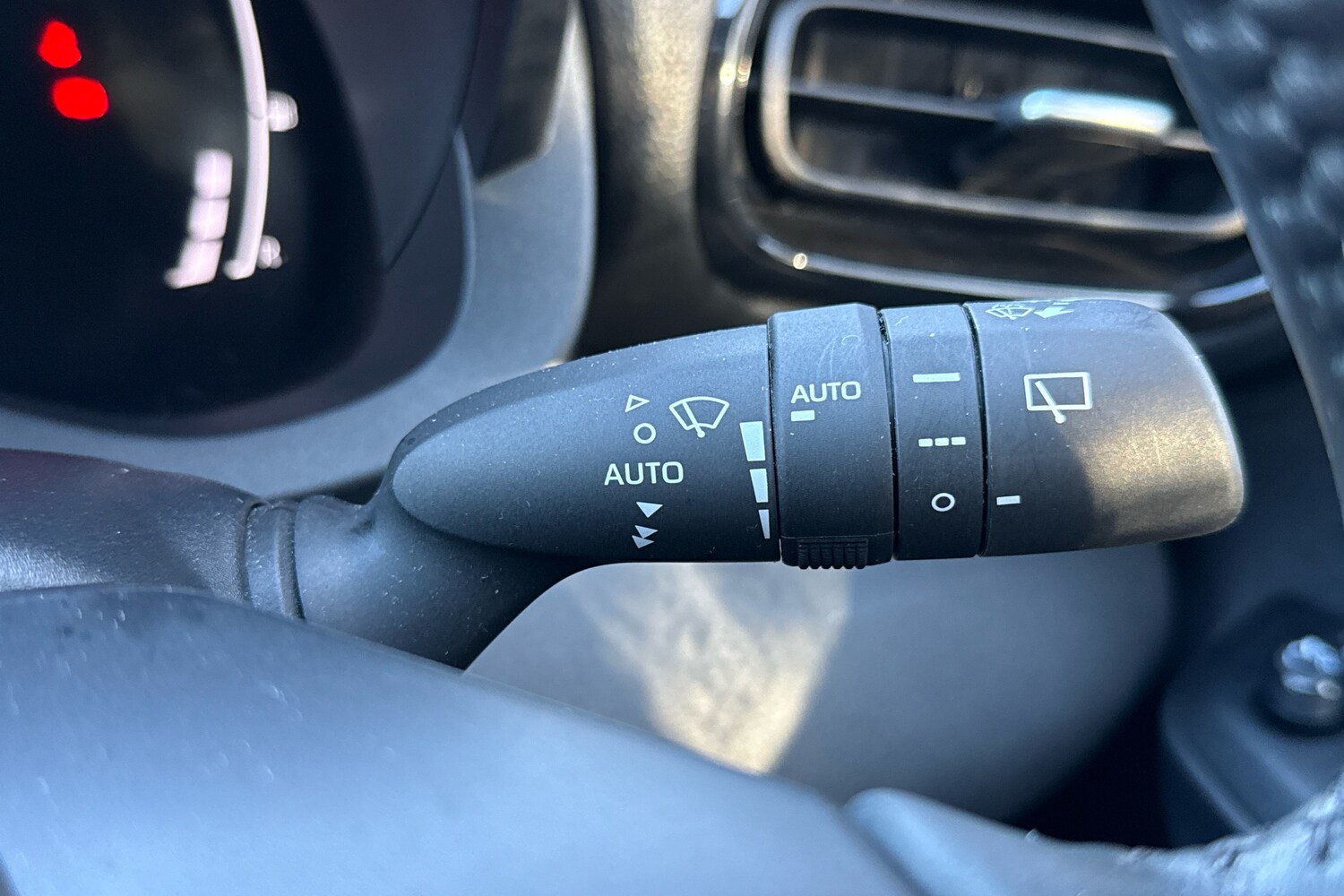 Used Mazda Mazda2 HYBRID 2024 for sale - 77470713: Photo 25