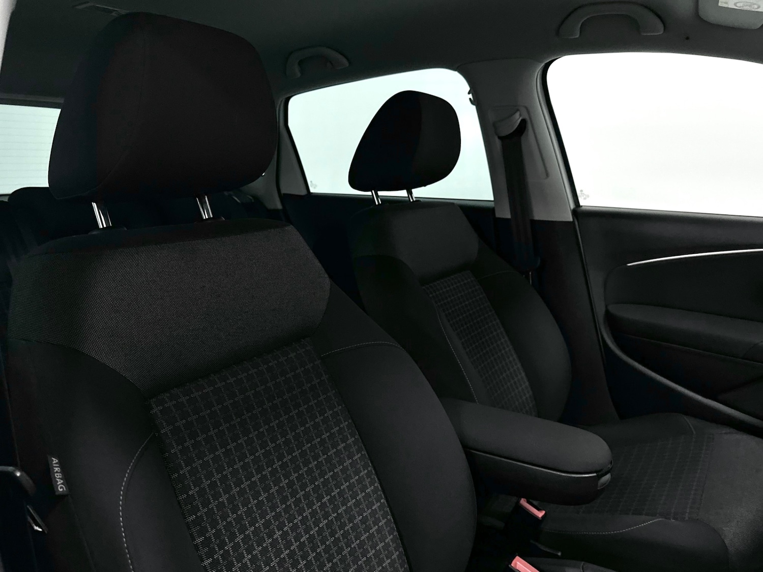 Used Volkswagen Polo 2015 for sale - 76413040: Photo 15