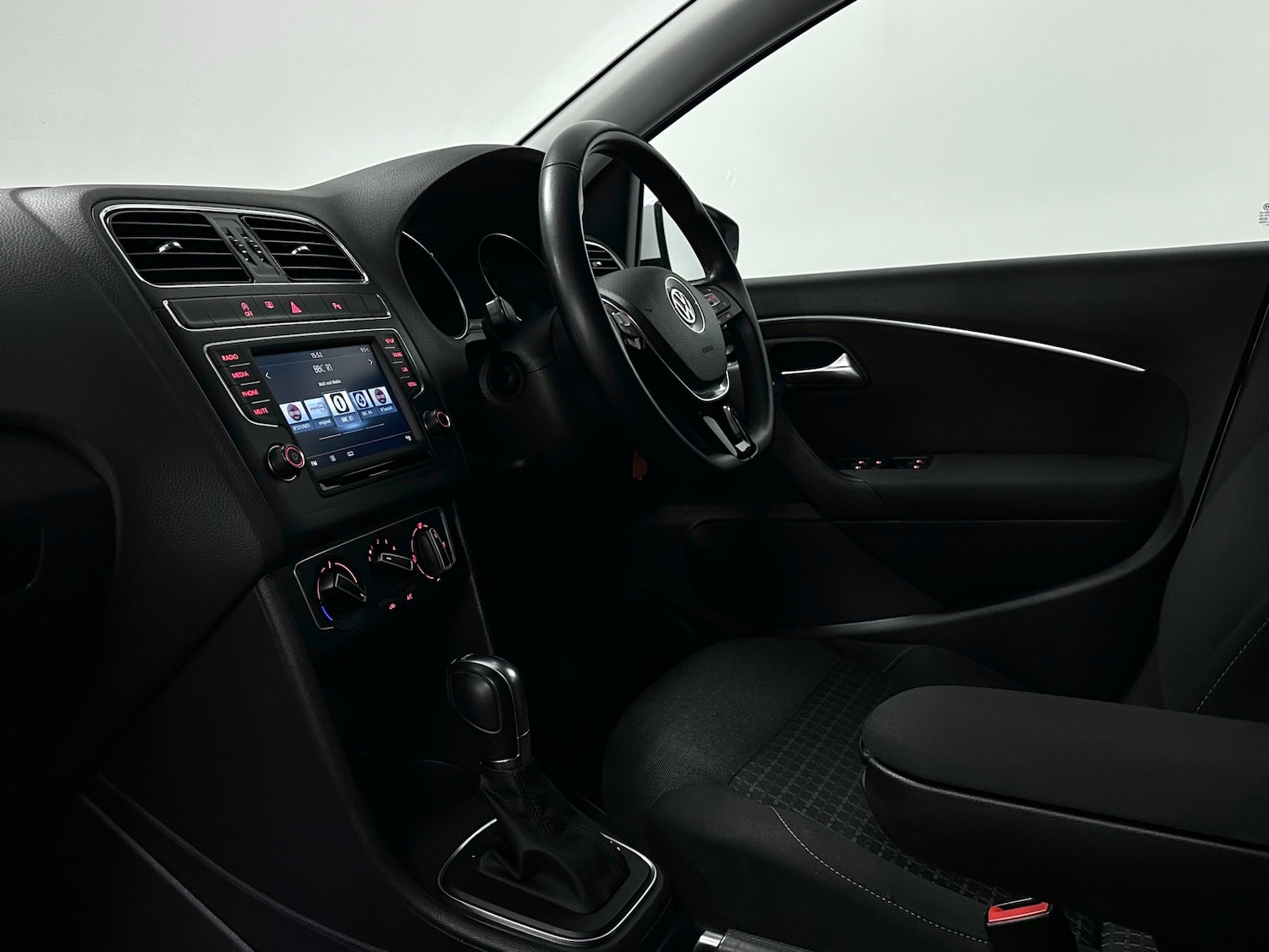 Used Volkswagen Polo 2015 for sale - 76413040: Photo 18