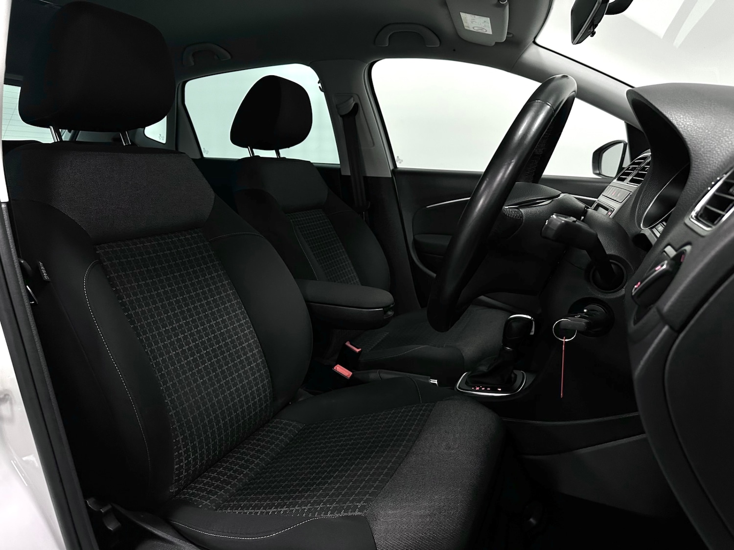 Used Volkswagen Polo 2015 for sale - 76413040: Photo 5