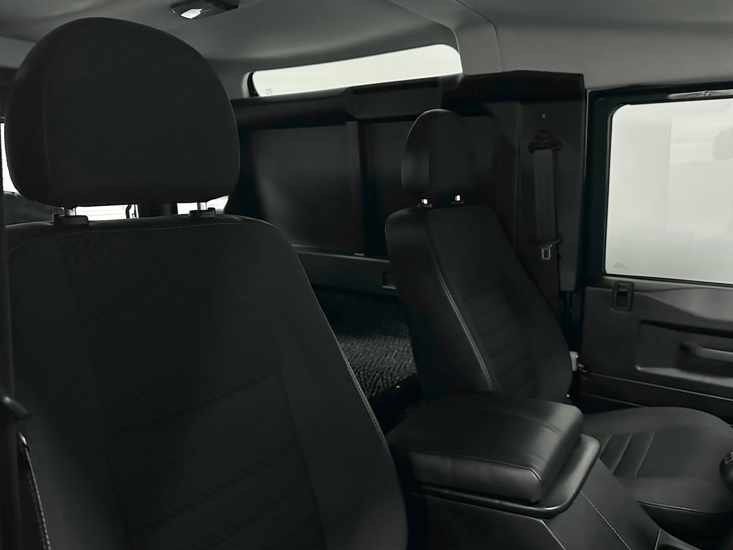 Used Land Rover Defender 90 2011 for sale - 76831742: Photo 19