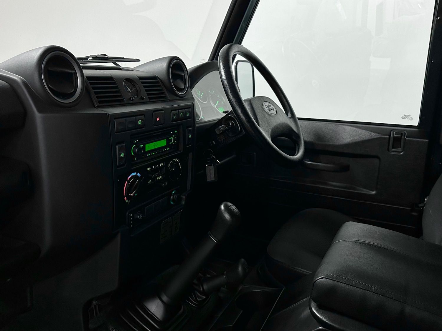 Used Land Rover Defender 90 2011 for sale - 76831742: Photo 22