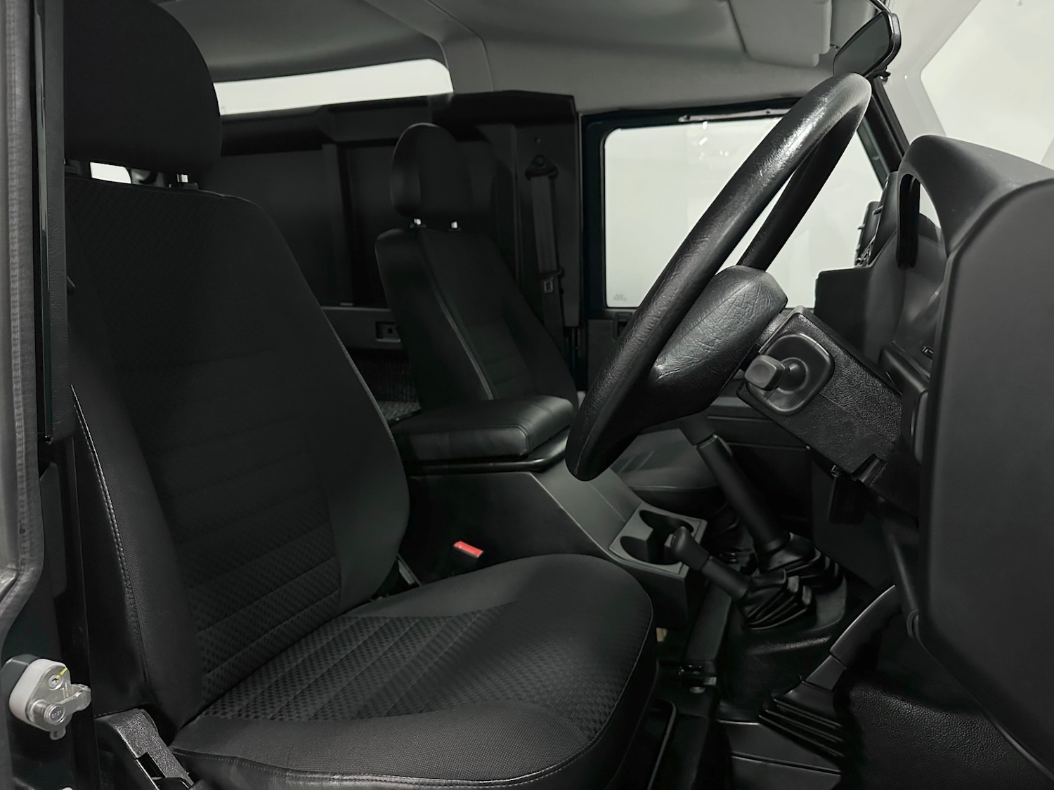 Used Land Rover Defender 90 2011 for sale - 76831742: Photo 5