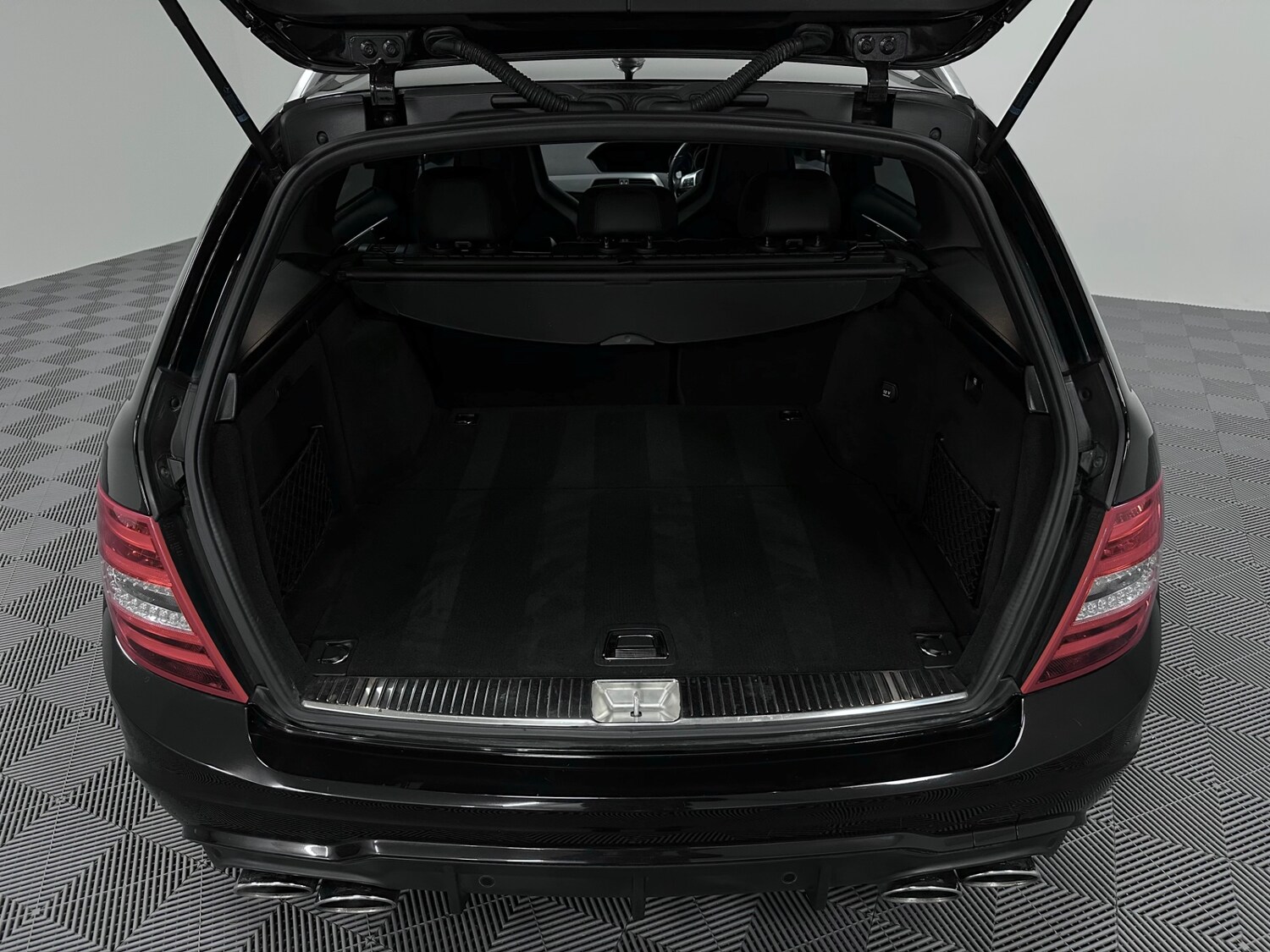 Used Mercedes-Benz C Class 2013 for sale - 77336196: Photo 35