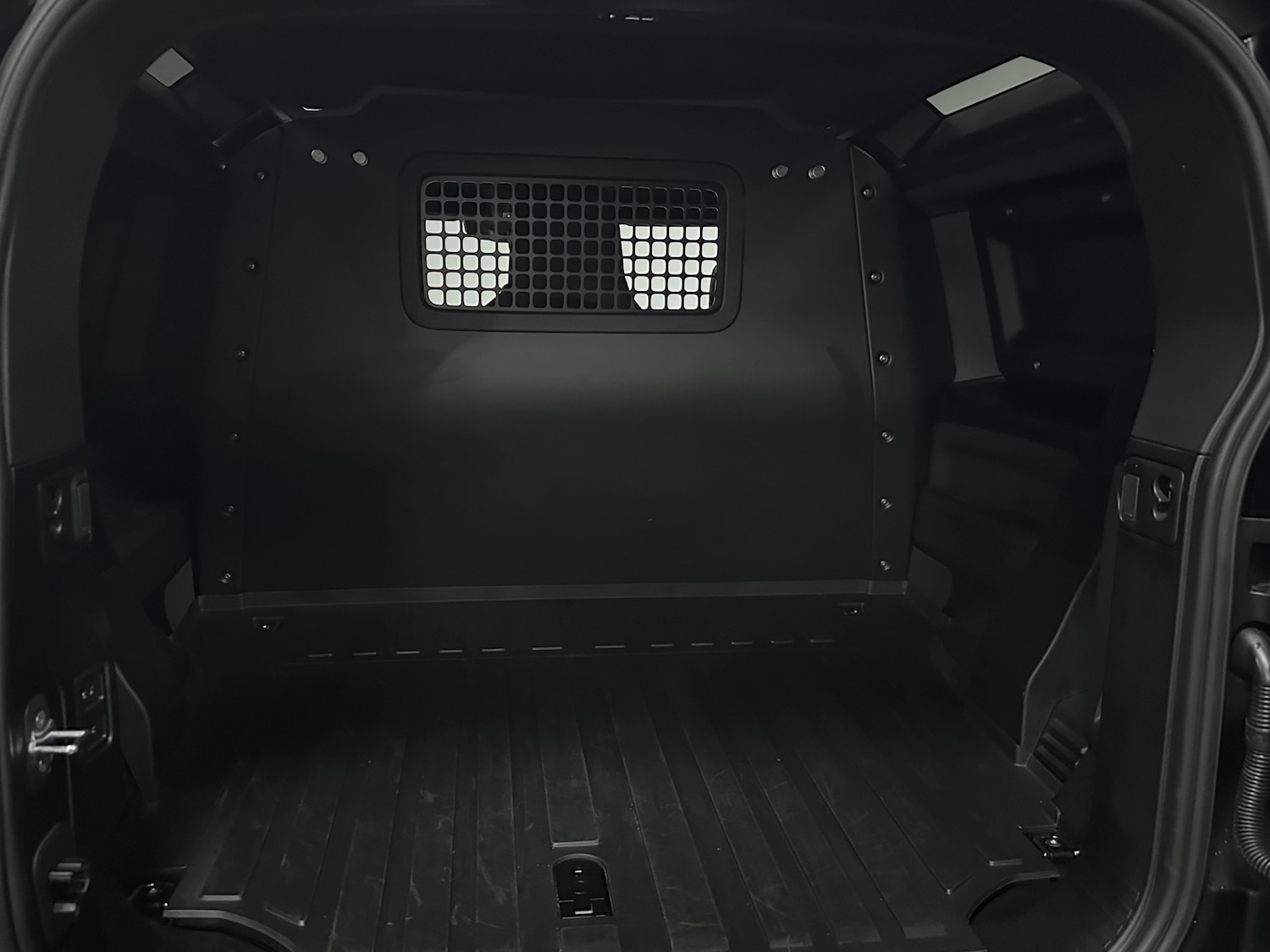 Used Land Rover Defender 90 2025 for sale - 77179698: Photo 28