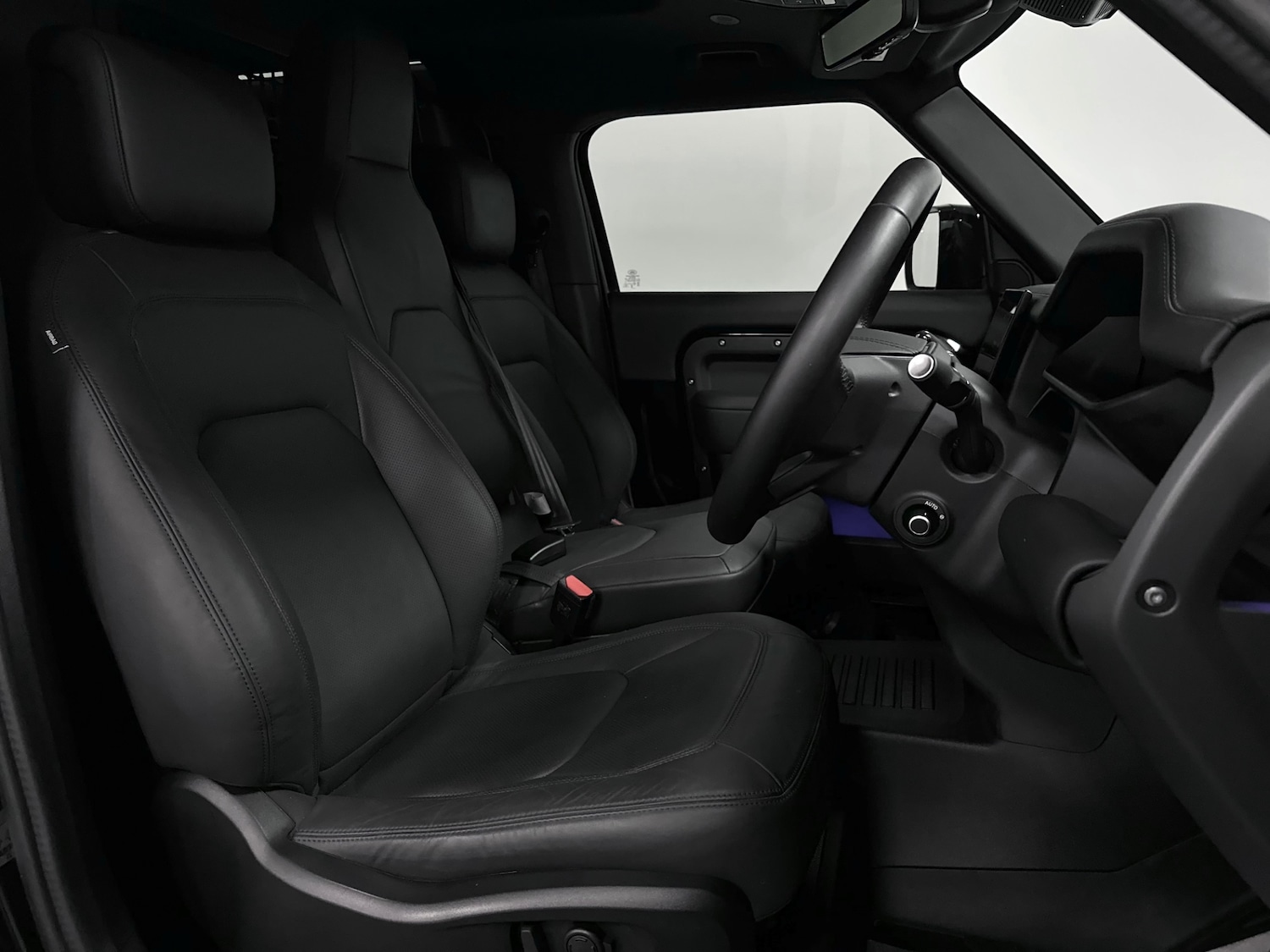 Used Land Rover Defender 90 2025 for sale - 77179698: Photo 5