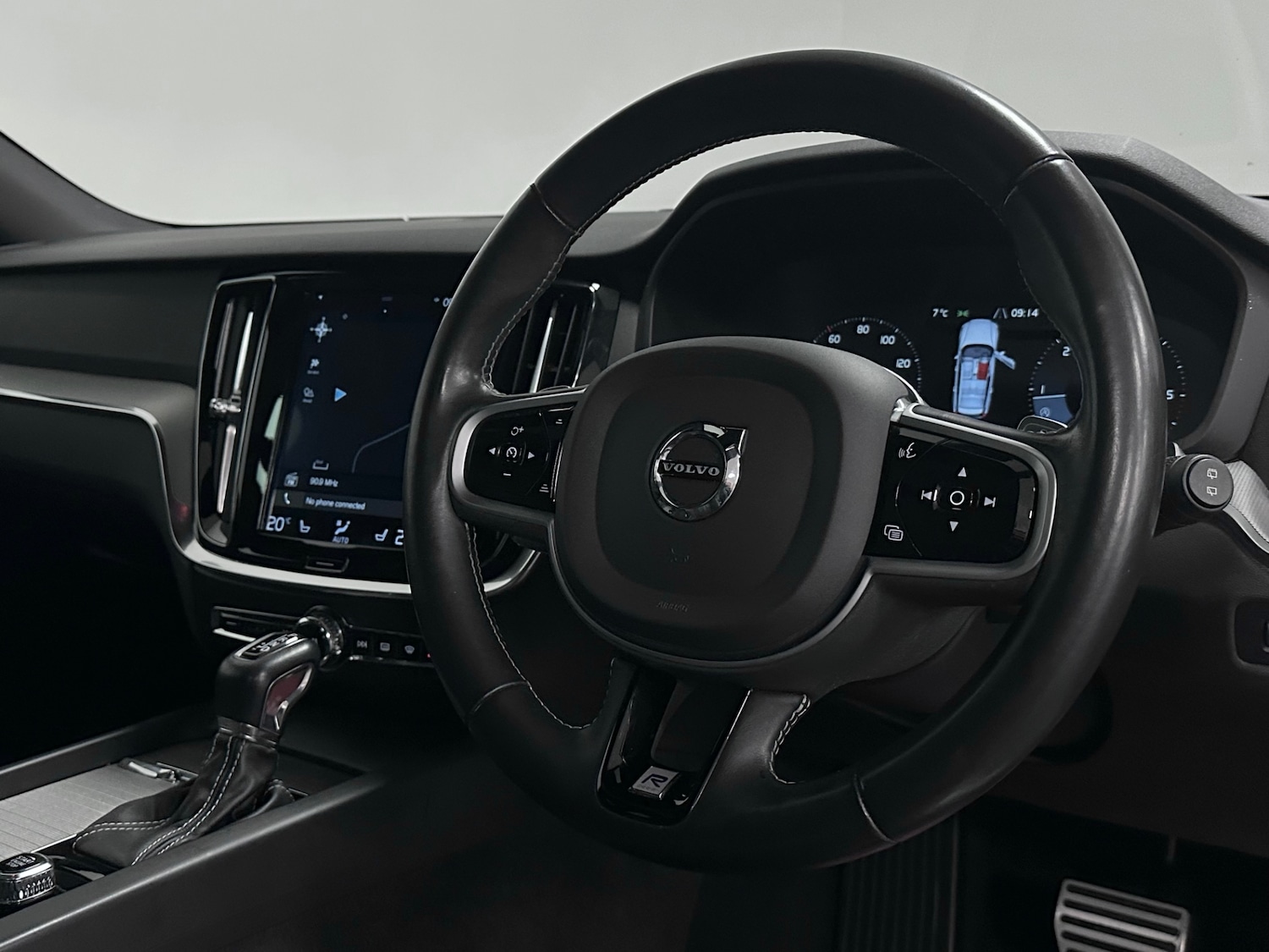 Used Volvo V60 2020 for sale - 77283681: Photo 4