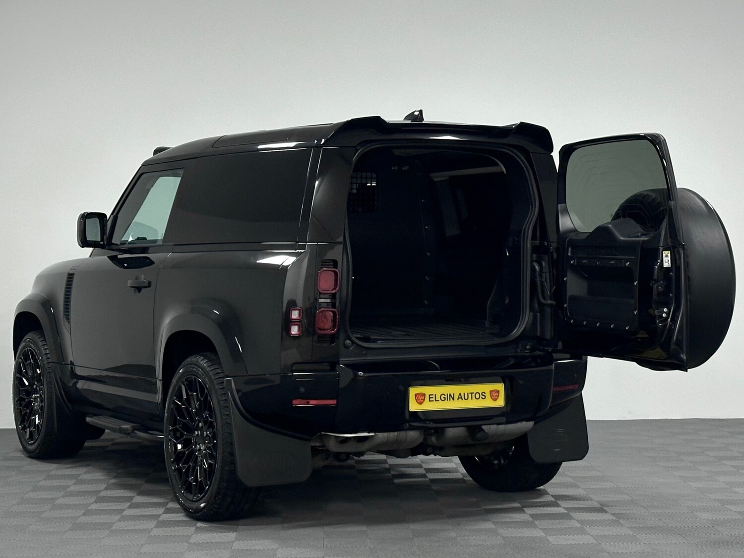 Used Land Rover Defender 90 2024 for sale - 77418637: Photo 16