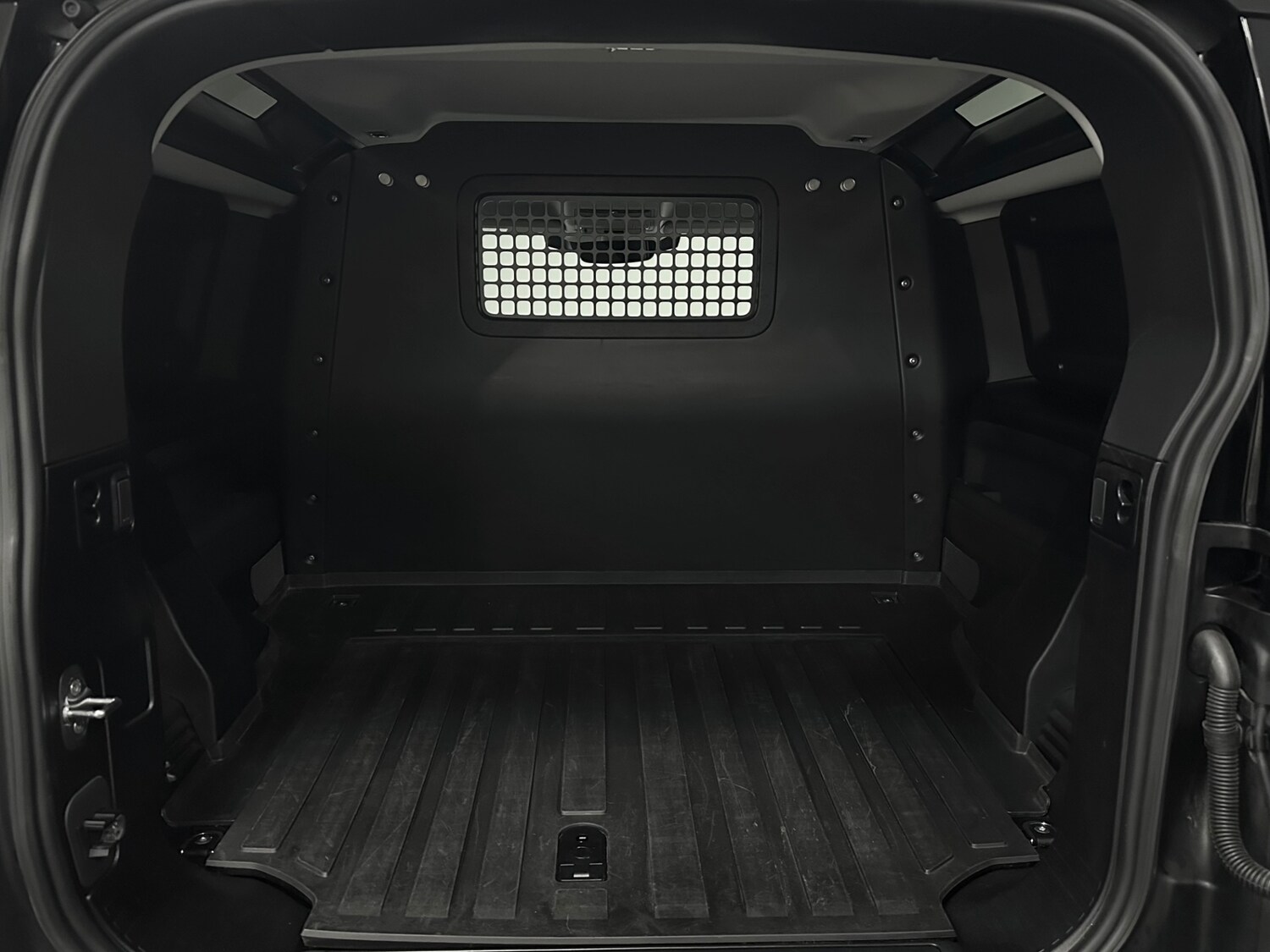 Used Land Rover Defender 90 2024 for sale - 77418637: Photo 20