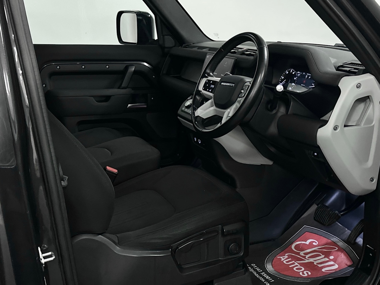 Used Land Rover Defender 90 2021 for sale - 76461302: Photo 11