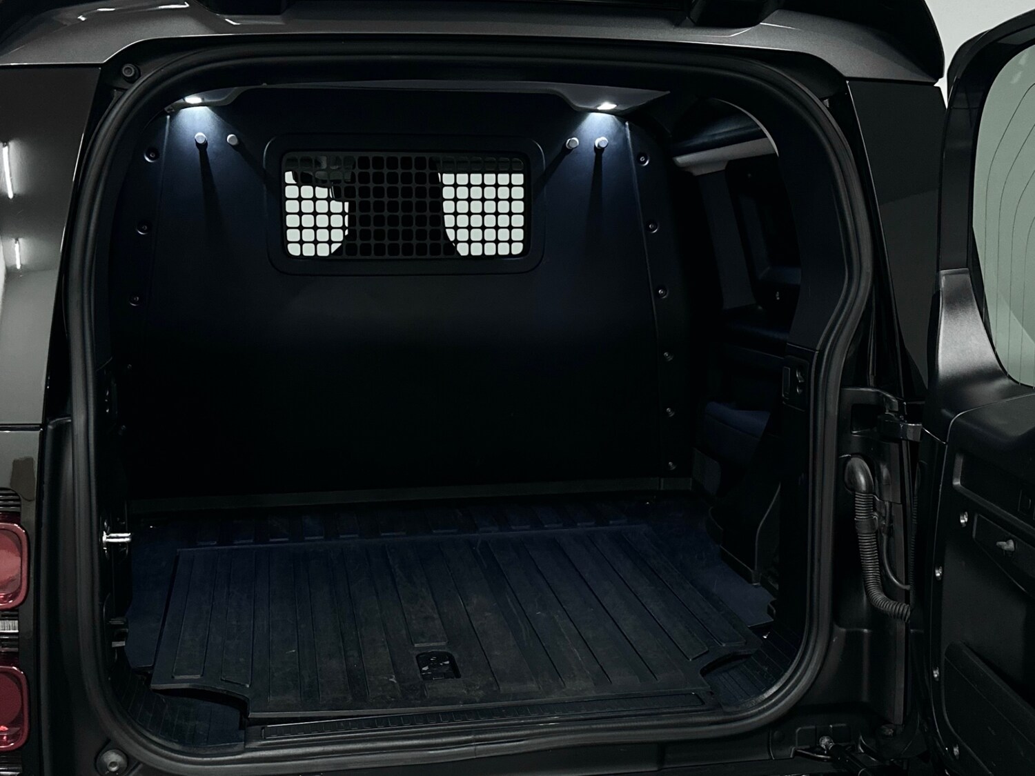 Used Land Rover Defender 90 2021 for sale - 76461302: Photo 21