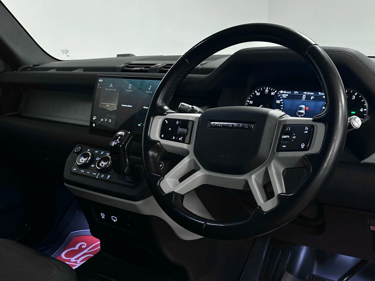 Used Land Rover Defender 90 2021 for sale - 76461302: Photo 4