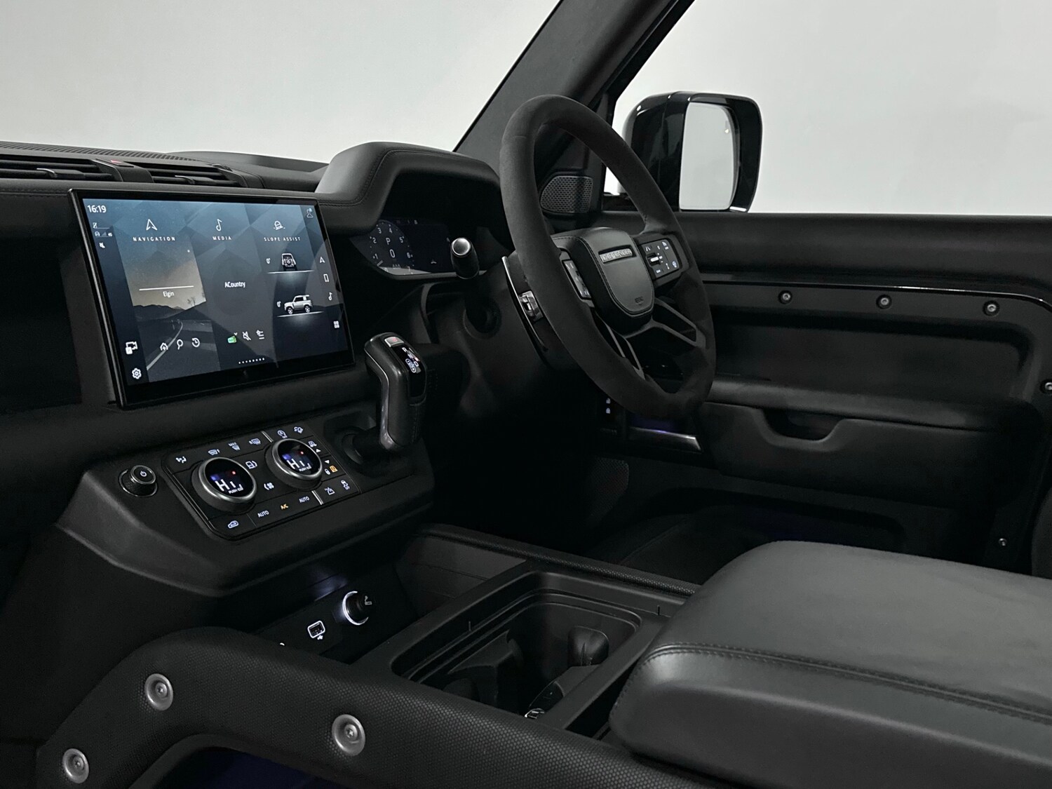 Used Land Rover Defender 90 2022 for sale - 77474569: Photo 21