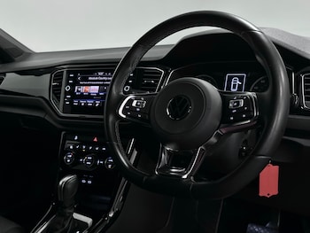 Used Volkswagen T-Roc 2021 for sale - 78223920: Photo