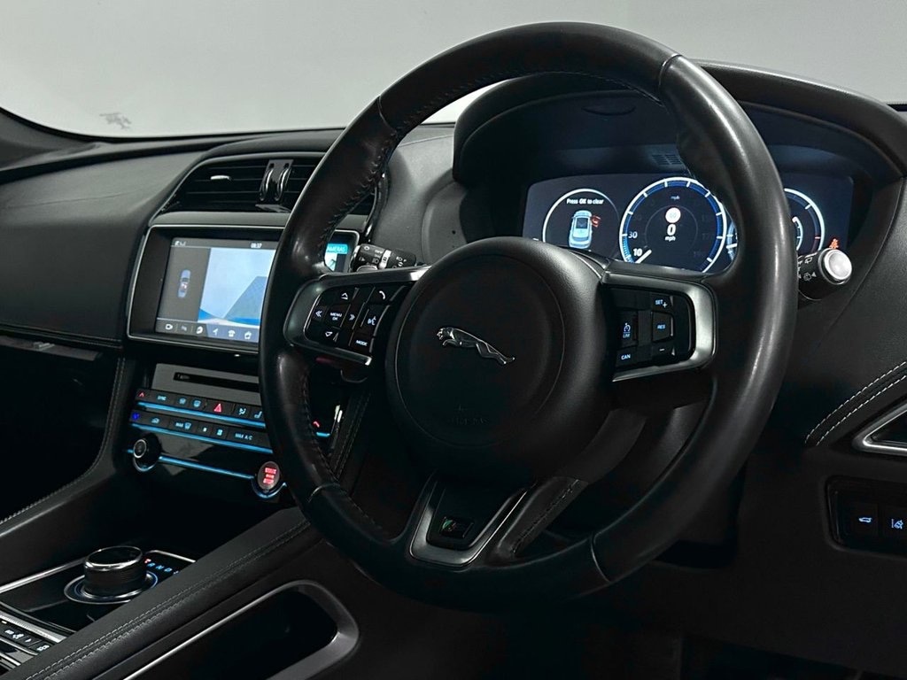 Used Jaguar F-Pace 2017 for sale - 77639840: Photo 4