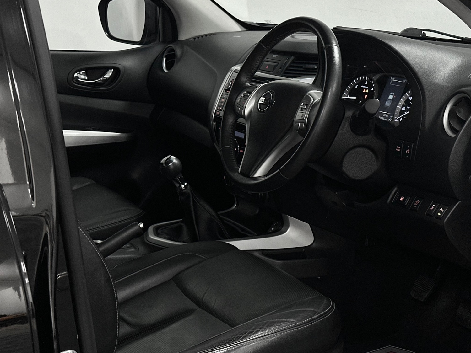 Used Nissan Navara 2017 for sale - 78079432: Photo 16