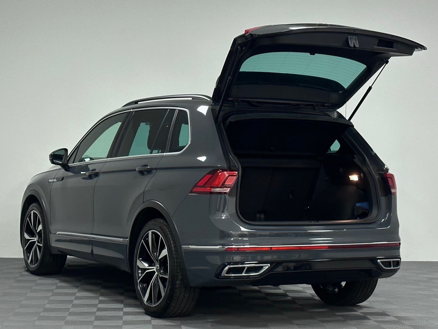 Used Volkswagen Tiguan 2021 for sale - 76589082: Photo 14