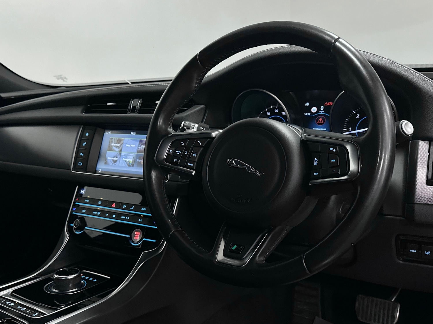 Used Jaguar XF 2017 for sale - 77591836: Photo 4