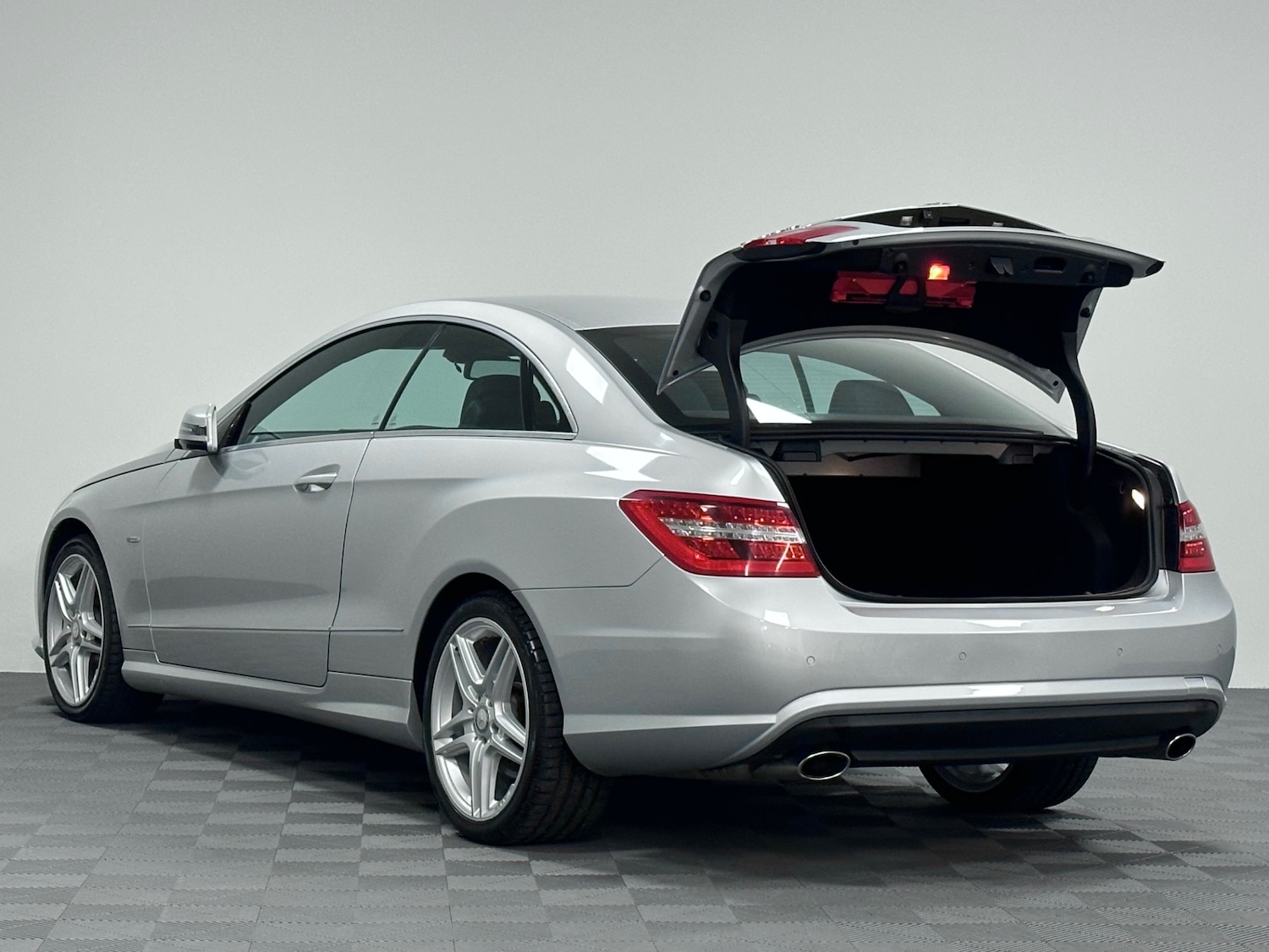 Used Mercedes-Benz E Class 2011 for sale - 76904633: Photo 13