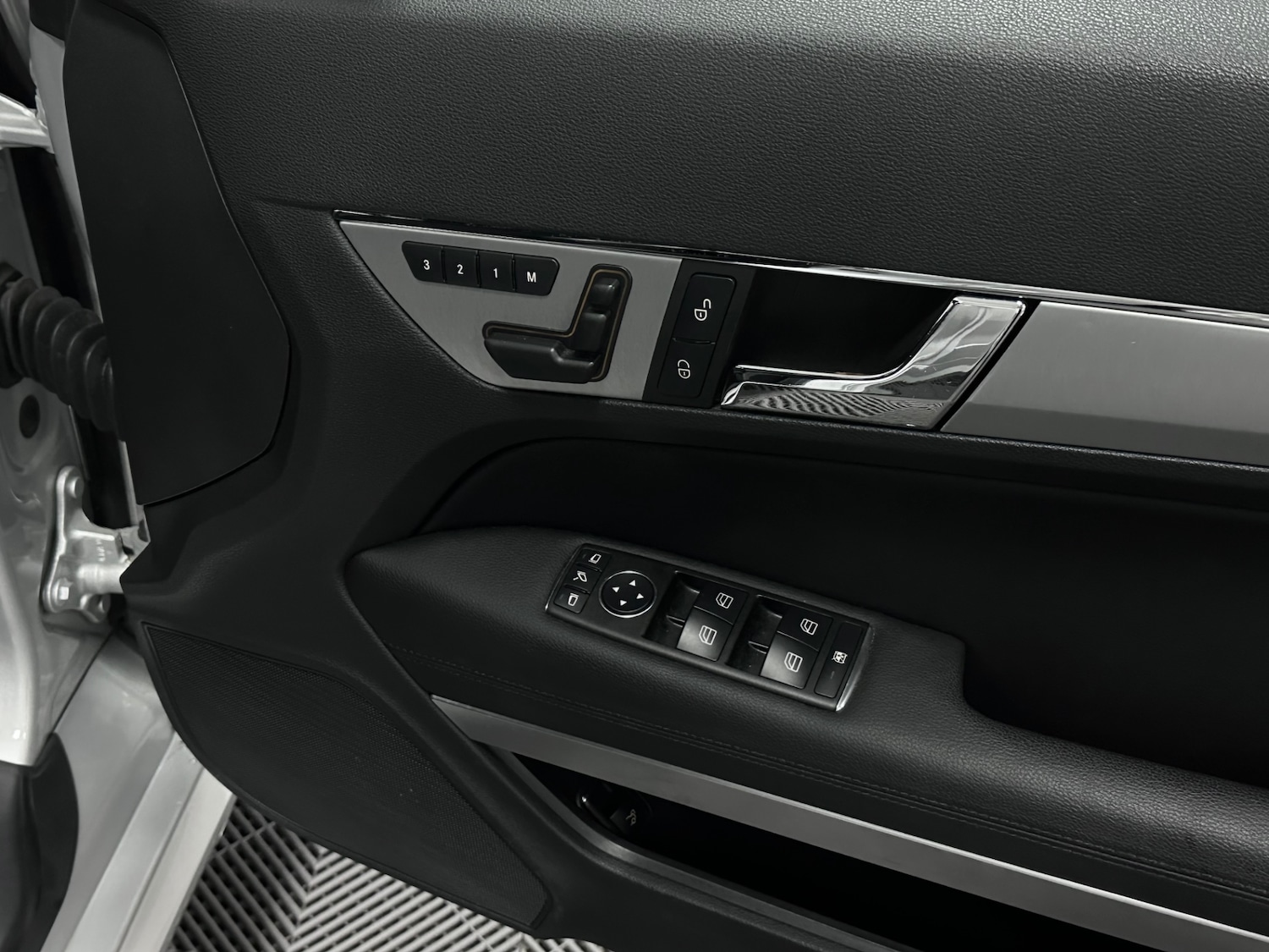 Used Mercedes-Benz E Class 2011 for sale - 76904633: Photo 17