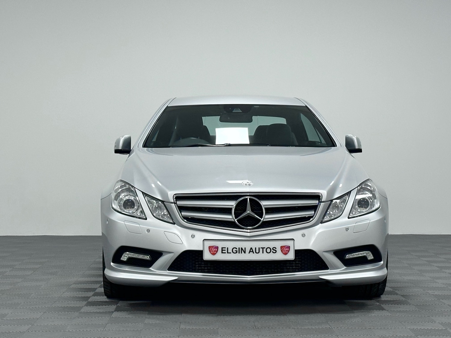 Used Mercedes-Benz E Class 2011 for sale - 76904633: Photo 2