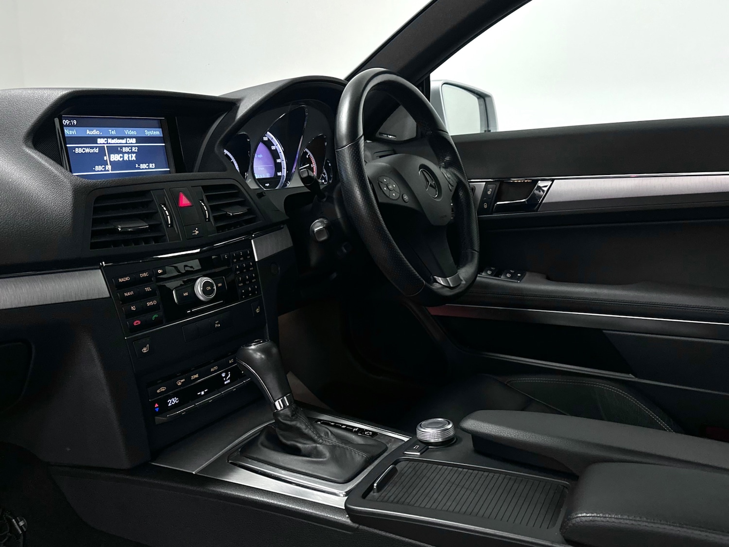 Used Mercedes-Benz E Class 2011 for sale - 76904633: Photo 20