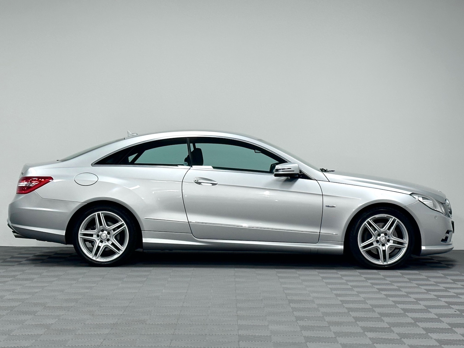 Used Mercedes-Benz E Class 2011 for sale - 76904633: Photo 31